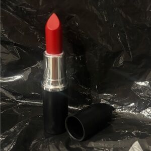 M·A·CXIMAL SILKY MATTE LIPSTICK- Center of Attention